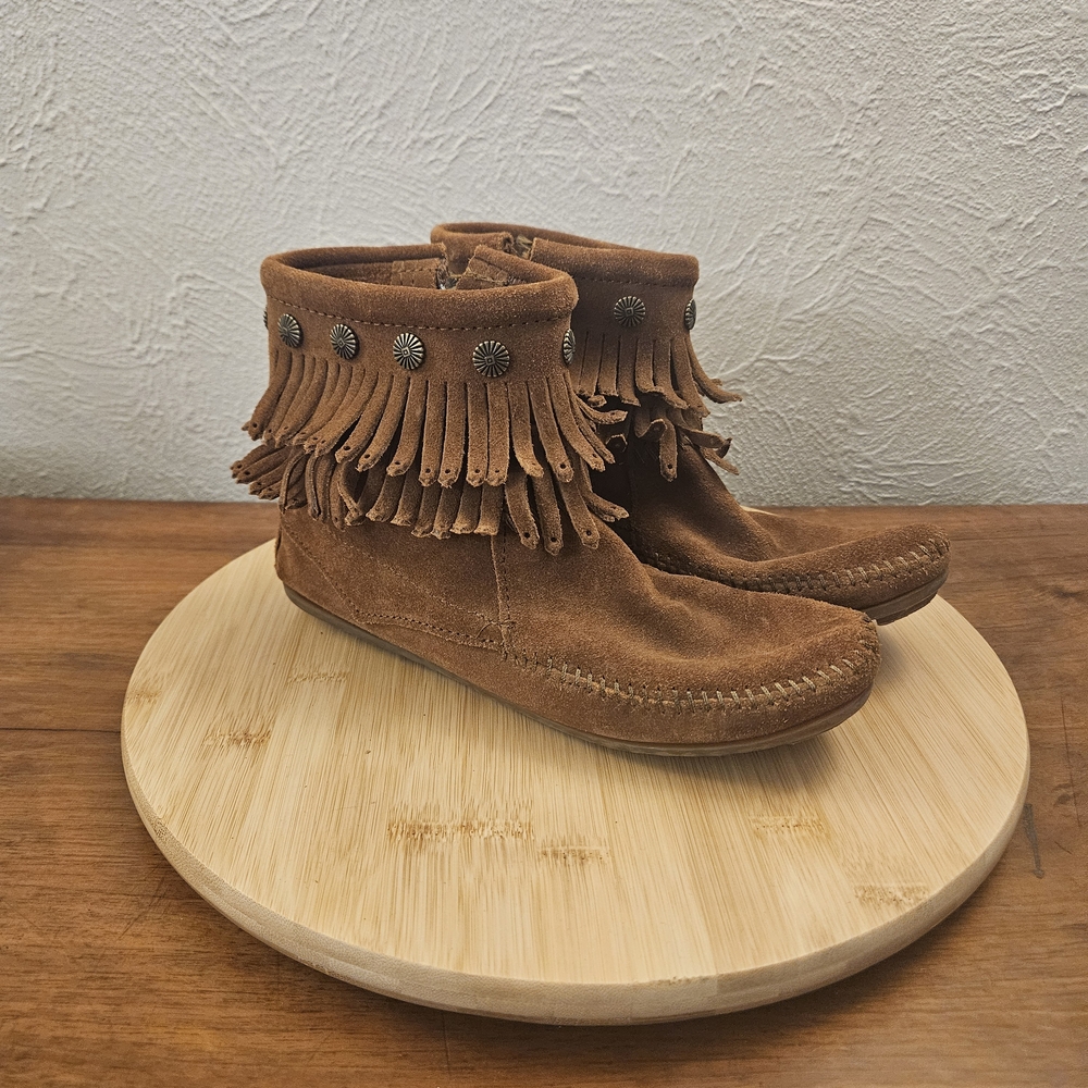 Minnetonka  Double Fringe Moccasins Side Zip Boot Beige Brown‎ Suede Womens Sz 7